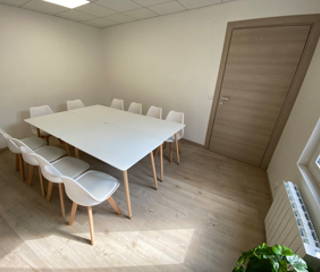 Bureau privé 15 m² 3 postes Coworking Rue des Bouchers Fismes 51170 - photo 4